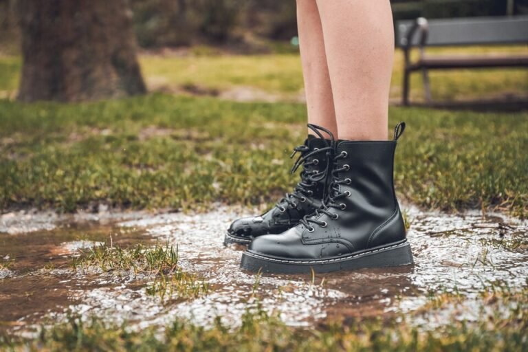 Read more about the article What Shoes To Wear In Rainy Season?